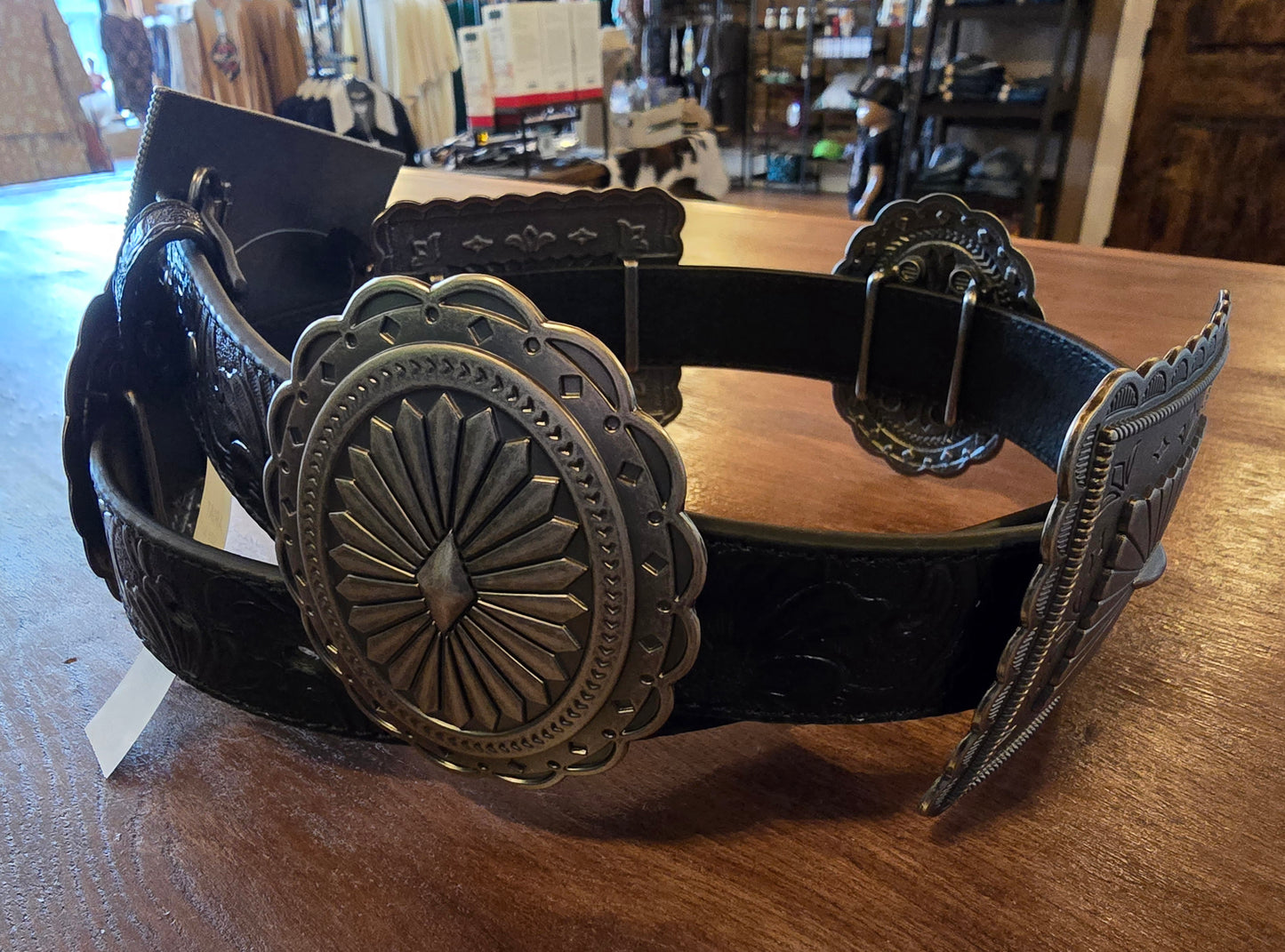 1 1/2" Embossed Ovl/Rct Chonco Belt